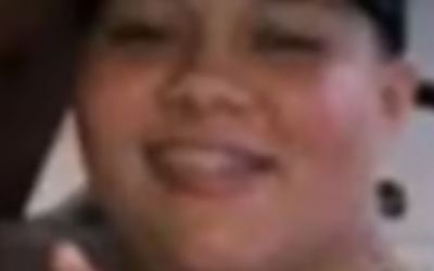 Jovem é morta a tiros dentro de bar; crime pode ter ligação com disputa entre facções