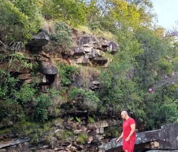 Homem morre afogado ao salvar a esposa na Cachoeira do Escorregador, em Buenópolis