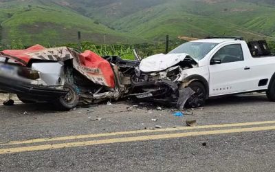  Batida entre carros deixa quatro mortos na BR-259, em Governador Valadares