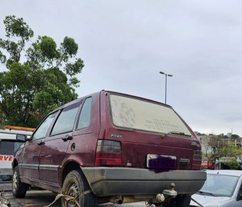 Polícia Militar recupera carro furtado após perseguição em Caratinga