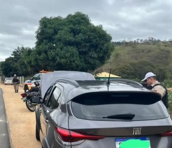Mulher é presa na BR-381 com carro clonado roubado no Rio de Janeiro