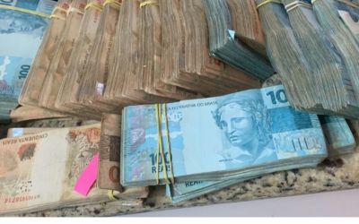 Gaeco e Receita apreendem dinheiro em várias moedas em operação contra lavagem ligada ao PCC no setor de combustíveis