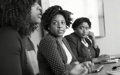 Estudo aponta que jovens mulheres negras seguem nos piores indicadores de trabalho em 2025