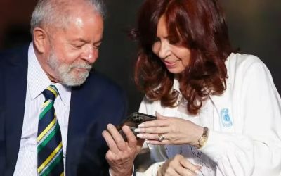Lula visita Cristina Kirchner em prisão domiciliar na Argentina