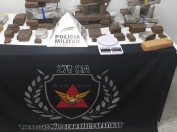 Mulher é presa com mais de 30 barras de drogas dentro de casa em Coronel Fabriciano