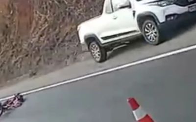 Vídeo: Ciclista morre após ser atropelado por carro na BR-381 entre Naque e Periquito