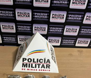 Jovem foge da polícia e abandona drogas em Caratinga