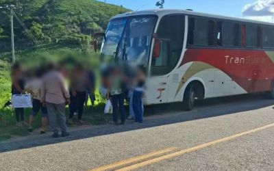 Homem rouba passageira, ameaça trocador e tenta fugir dirigindo ônibus na LMG-766