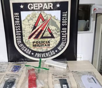 Após denúncia, PM encontra drogas e pistola na casa de mulher que guardava material para traficante em Governador Valadares
