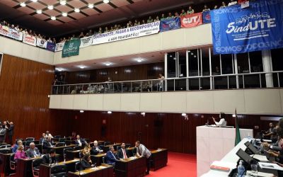 ALMG retoma análise sobre reajuste salarial de professores estaduais