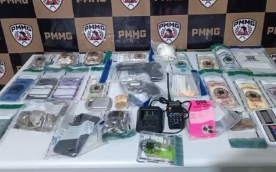  Polícia encontra revólver e drogas em quarto de bebê em Engenheiro Caldas; dois homens foram presos