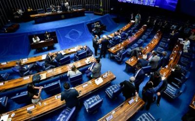 PEC que extingue reeleição enfrenta impasse no Senado