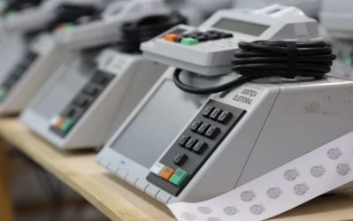 TSE inicia testes públicos de segurança das urnas eletrônicas para eleições de 2026