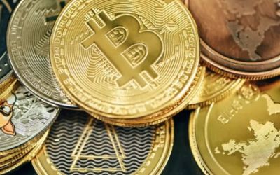 Bitcoin tem forte queda, volta a menor valor desde abril e apaga ganhos da semana anterior