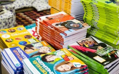 Demora do MEC na compra de livros pode comprometer ano letivo de 2026