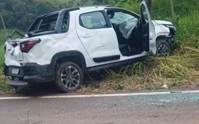  Homem morre após carro capotar em curva da AMG-4025, em Ubaporanga