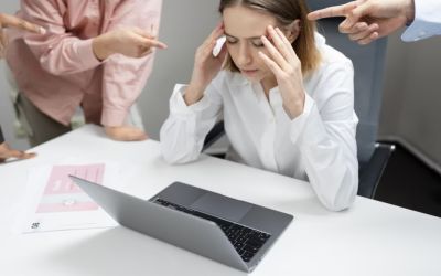 Assédio moral no trabalho tem aumento expressivo em 2025; especialistas orientam como denunciar