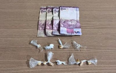 Homem de 21 anos é preso suspeito de tráfico de drogas no Centro de Caratinga