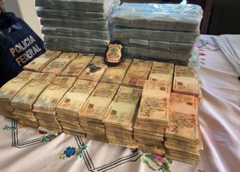 PF acha cofre com mais de R$ 2 milhões em operação contra contrabando de cigarros