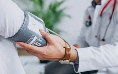 Por que sociedades médicas e estudo científico defendem tratamento mais rigoroso para pressão alta?