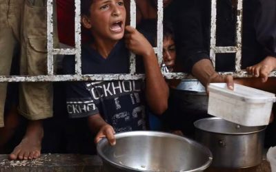 Pressionado, Israel volta a permitir ajuda humanitária aérea em Gaza; palestinos enfrentam desnutrição e 'fome em massa'