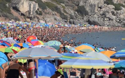 Europa enfrenta caos e fecha escolas por calor extremo