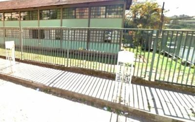  Aluna de 11 anos agride professora com garrafada no rosto em escola de Minas