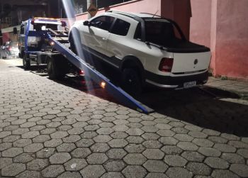 Suspeito é preso com veículo clonado após denúncia em Bela Vista de Minas