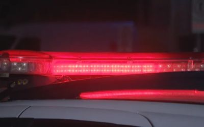 Após se irritar com visita das cunhadas e sogra, homem persegue companheira com um facão em Governador Valadares