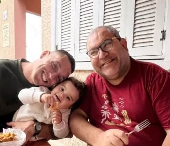 Casal homoafetivo de SC conquista na Justiça direito a salário-maternidade para filha