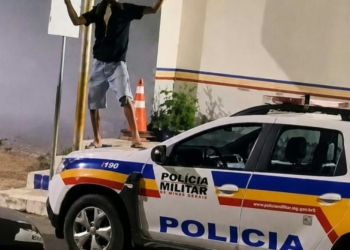 PM detalha prisão de jovem filmado em cima de capô de viatura da polícia em Belo Oriente