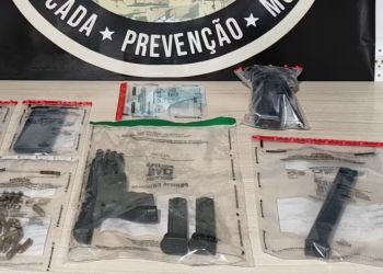  Homem com dois mandados de prisão em aberto é preso ao tentar entrar em casa em Governador Valadares
