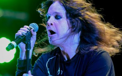 Ozzy Osbourne, cantor do Black Sabbath e pioneiro do heavy metal, morre aos 76 anos