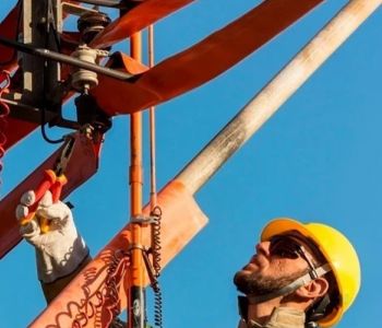 Cemig retira cerca de 500 objetos presos à rede elétrica no Vale do Aço em preparação para o período chuvoso
