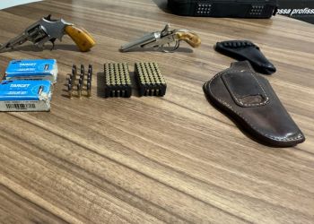 Homem é preso com duas armas e 115 munições durante blitz em Inhapim