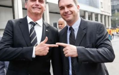 Preso, Jair Bolsonaro diz que Flávio será seu candidato à Presidência em 2026