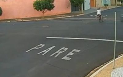 Bike motorizada com crianças se envolve em colisão e menino de 9 anos morre em SP