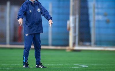 Mano Menezes anuncia saída do Grêmio após campanha que garante vaga na Sul-Americana