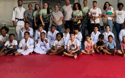 Cemig e Liespe entregam uniformes a crianças e jovens em Ipatinga; projeto gratuito continua com inscrições abertas