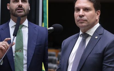 Câmara cancela passaportes diplomáticos de Eduardo Bolsonaro e Ramagem após cassação