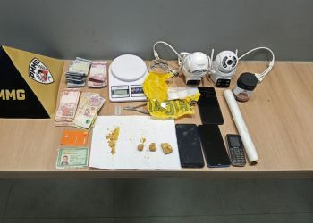 PM apreende drogas, dinheiro e câmeras na Operação Cerco Fechado em Manhuaçu