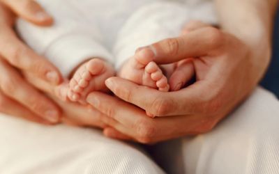 Justiça de Minas Gerais reconhece dupla maternidade de bebê gerado por inseminação caseira em Governador Valadares