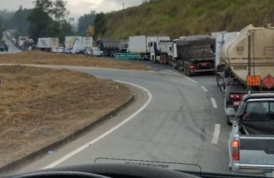 Obras na BR-381 causam longas filas em João Monlevade e Nova Era